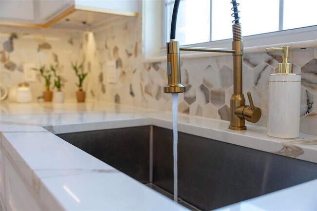 Building Photo - 2832 Rodeo Dr