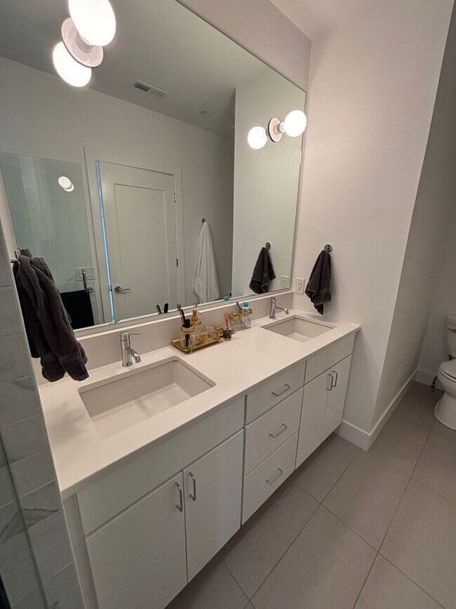 Building Photo - Urban Luxury in U Street Corridor