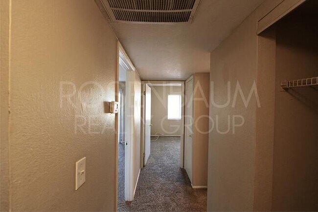 Building Photo - Beautiful & spacious 2-bedrooms, 1.5-baths...