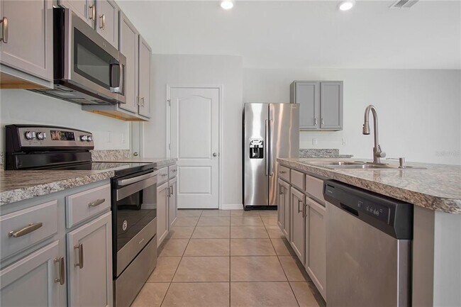 Building Photo - 736 Brooklet Dr