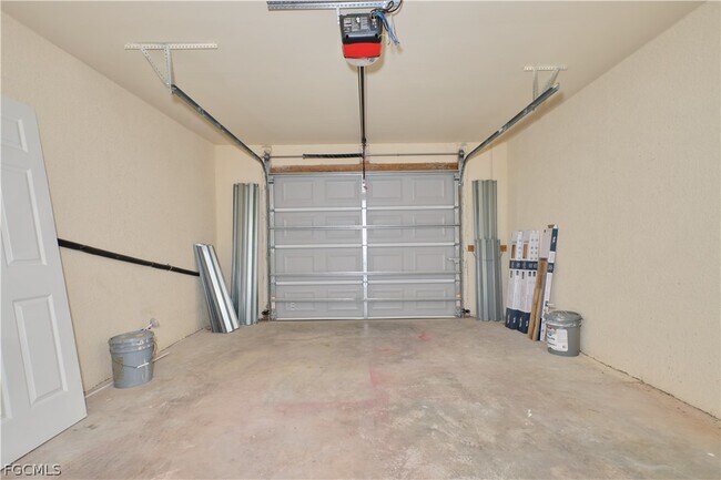 Building Photo - 3520-3524 SW 17th Ave