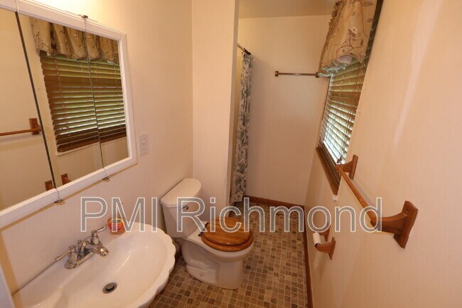 Building Photo - 15808 Tinsberry Pl