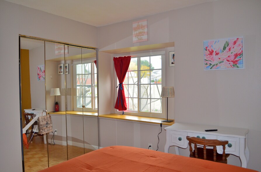 Building Photo - 8871 Belmont St