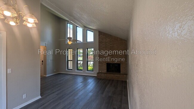 Building Photo - 11804 East 82nd St N