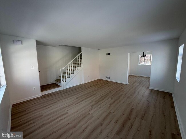 Building Photo - 1304 S Walter Reed Dr