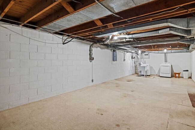 Building Photo - Sweet Warfleigh Home 3 Bedroom 2.5 bath Motivated To Rent!