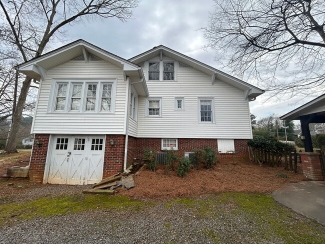 Building Photo - 3/2 House in Old East Rome $1,895