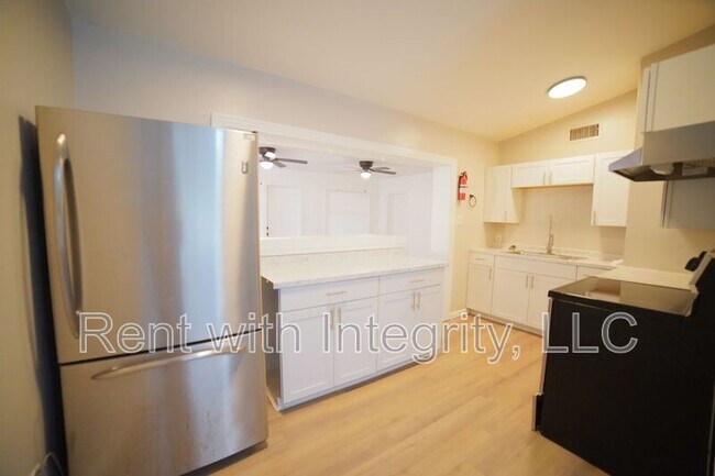 Building Photo - 2032 Warwick St