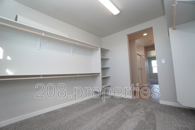 Building Photo - 1218 W Bass River Dr