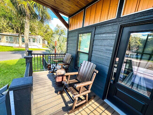 Building Photo - "Charming 2-Bedroom Retreat in River Ranch...