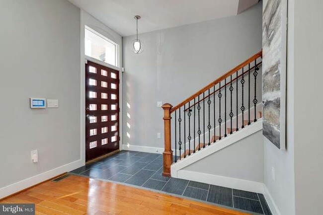 Entrance - 937 R St NW