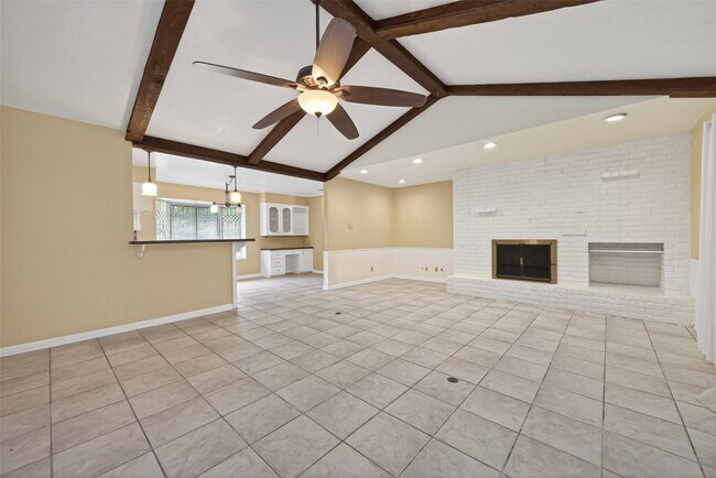 Building Photo - 1701 Mistletoe Ln