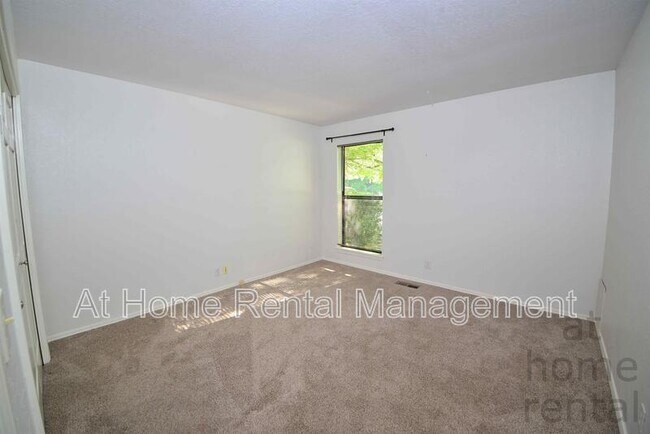 Building Photo - 8316 S Pittsburg Ave