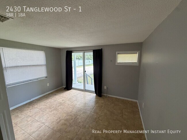 Building Photo - 2430 Tanglewood St