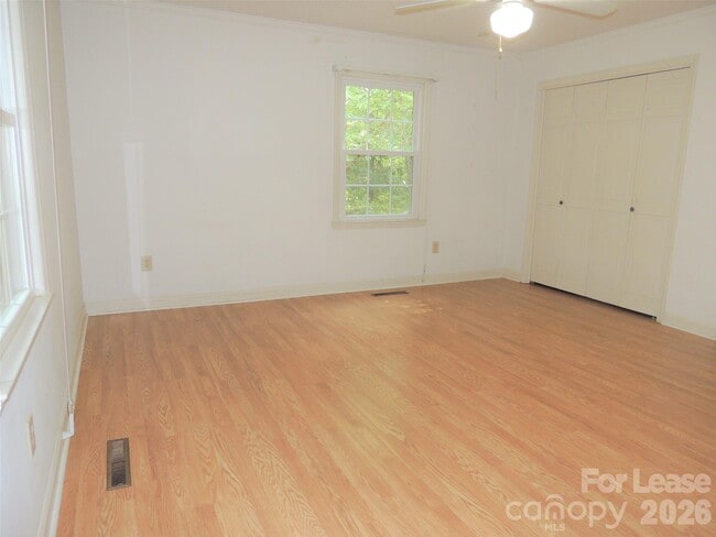 Building Photo - 131 Holbrook St
