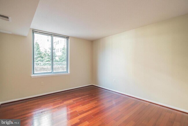 Building Photo - 851 N Glebe Rd