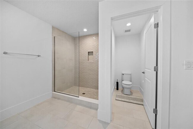 Building Photo - 1694 Pinecliff Dr