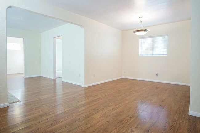 Building Photo - Historic Kensington - Charming 2bd/2ba with Bonus Room & parking - Ground floor Level