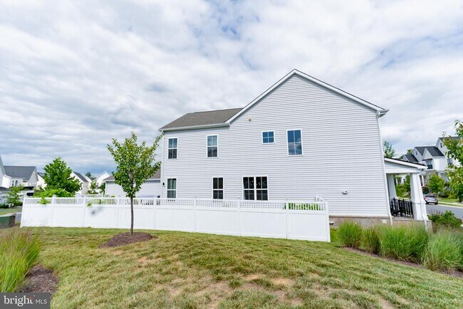 Building Photo - 41914 Spring Air Dr