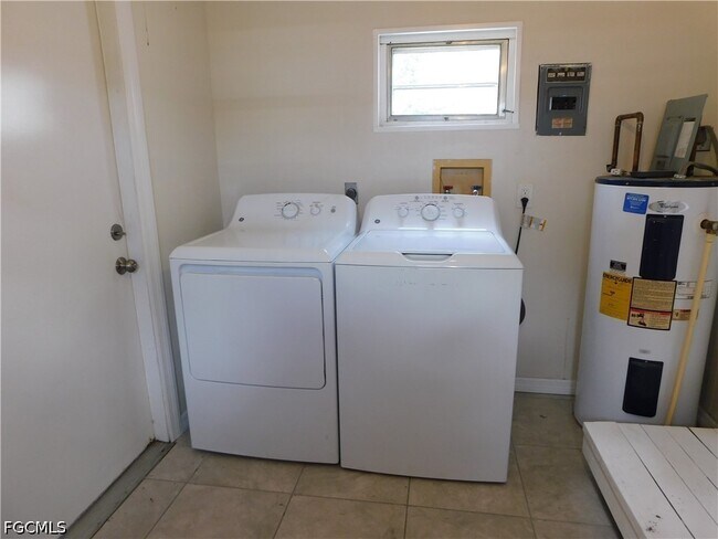 Building Photo - 287 Poe Ave