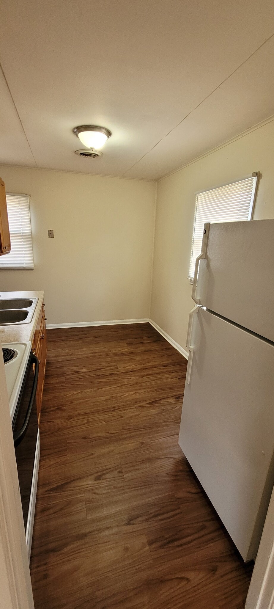 Kitchen - 516 E Warren St