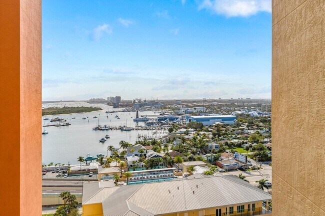 Building Photo - 2650 Lake Shore Dr