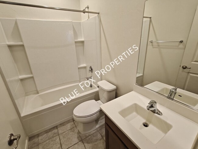 Building Photo - 5525 W Lazy Farm Dr