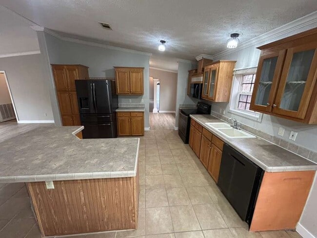 Building Photo - 2595 Bryant St