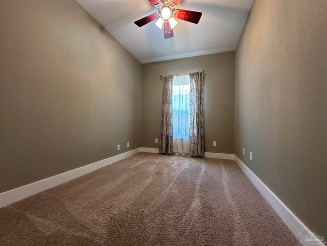 Building Photo - 923 E Belmont St