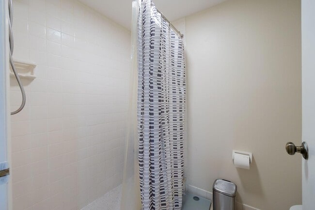 Building Photo - 393 Lake Arbor Dr