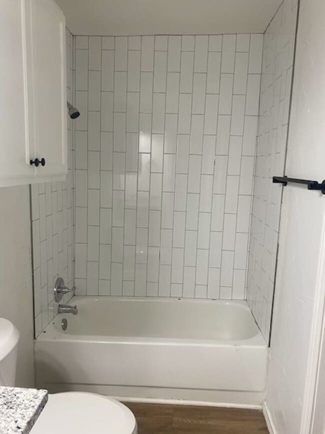 Building Photo - Charming Home located in the center of town!