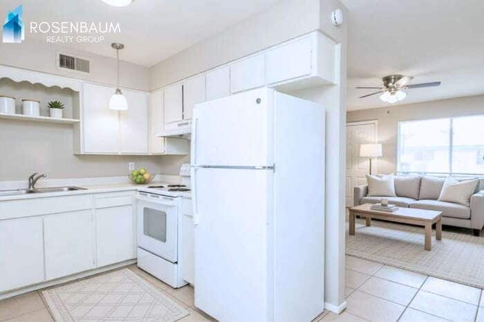 Building Photo - 826 E 4th Pl