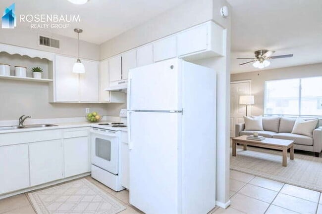 Building Photo - 826 E 4th Pl