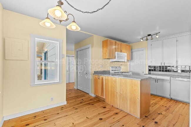 Building Photo - 17778 E Canary Creek Rd