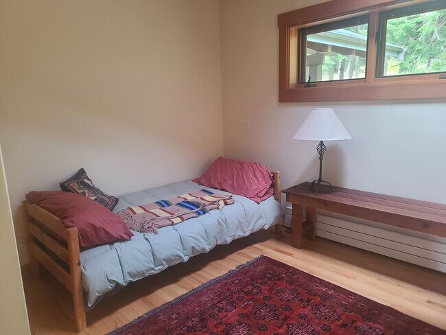 Building Photo - Lovely Rental Home on Cady Mountain
