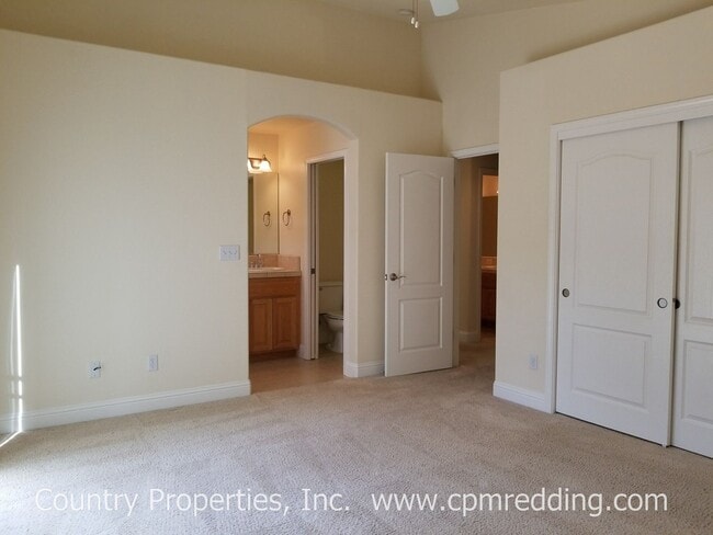 Building Photo - Spacious 3-Bedroom Plus Office Home in Riv...