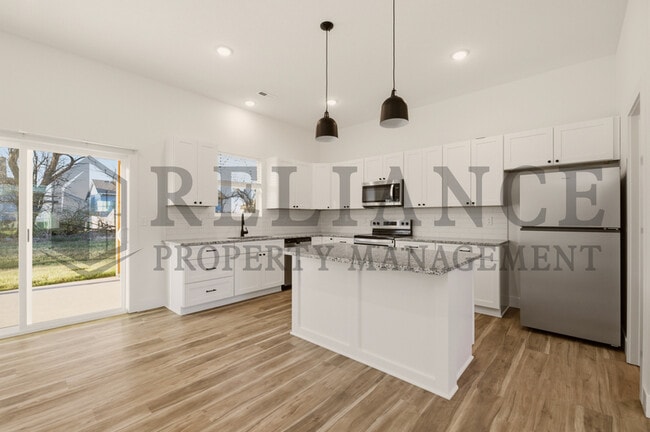 Building Photo - 737 Elmwood St