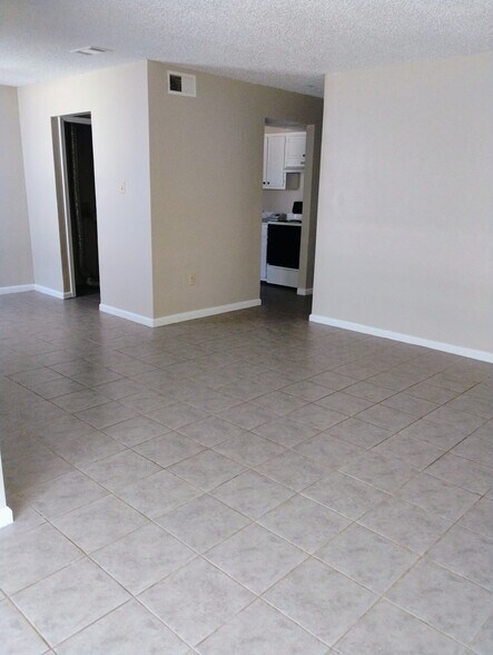 Building Photo - 1714 Cedar Lake Dr