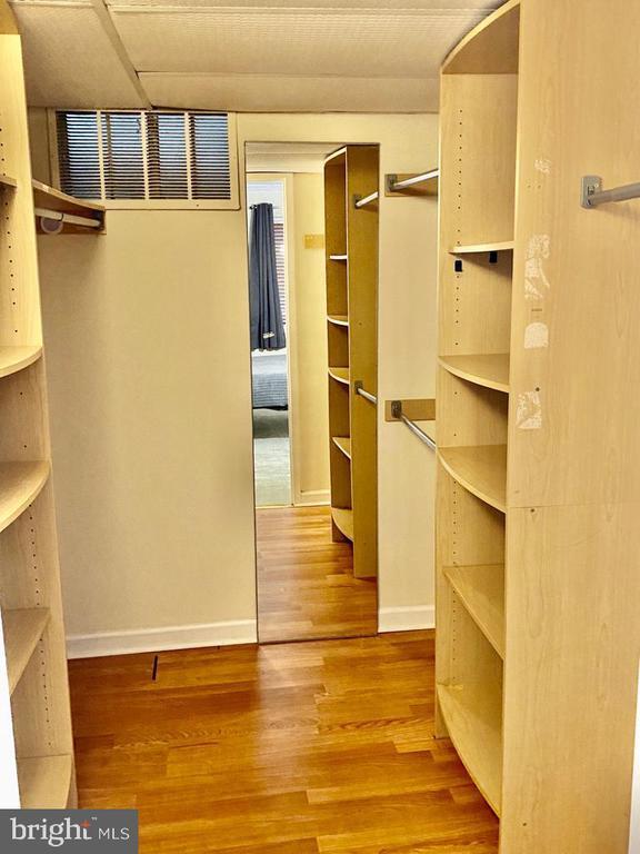 Building Photo - 2624 Redcoat Dr