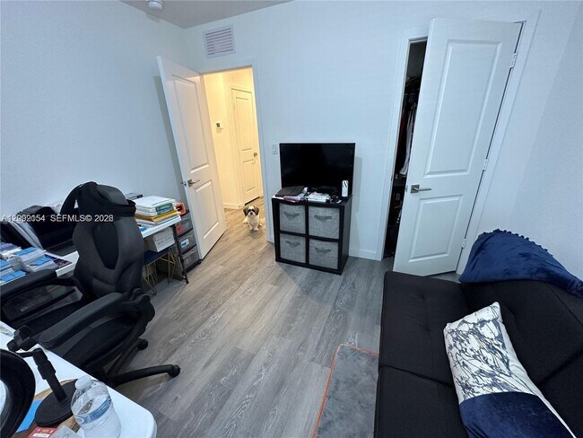 Building Photo - 1030 SE 23rd Terrace