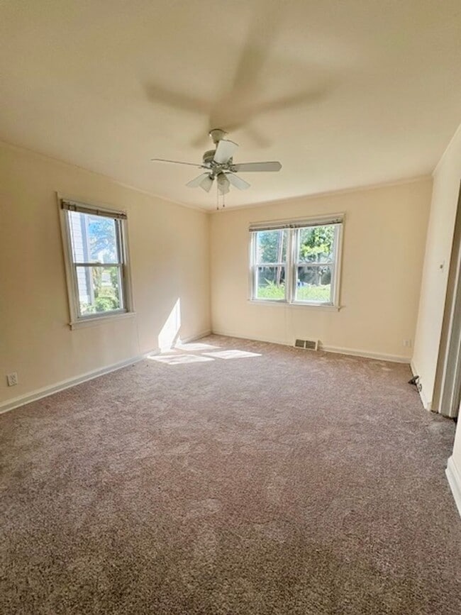 Building Photo - 4541 Fairfield Dr