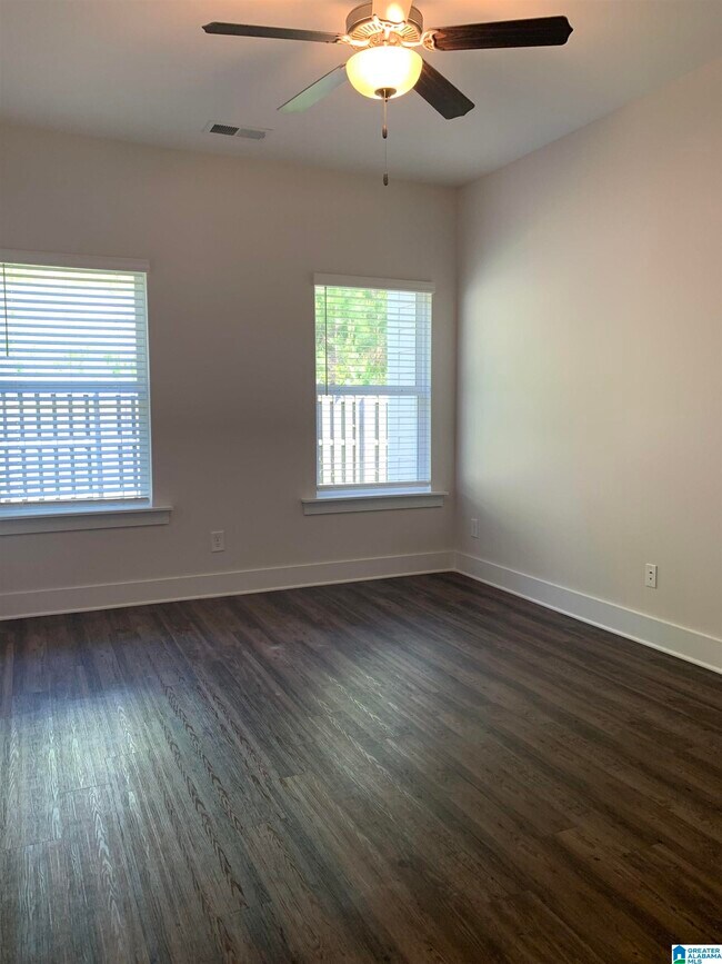 Building Photo - 1285 Shades Terrace