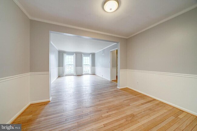 Building Photo - 5465 Cheshire Meadows Way
