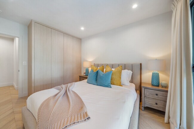 Building Photo - 2221 Bowmont Dr