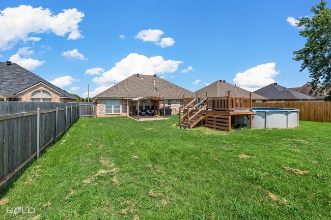 Building Photo - Check Out this 4 bed 2 bath