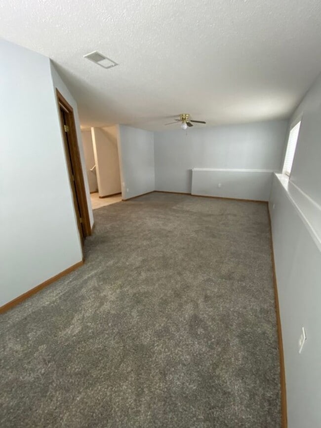 Building Photo - 4 Bedroom, 2 Bath Single Family Home in Mo...