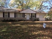 Building Photo - 10104 White Ave