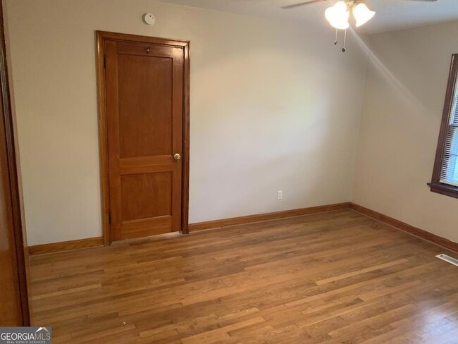 Building Photo - 3043 Cloverhurst Dr