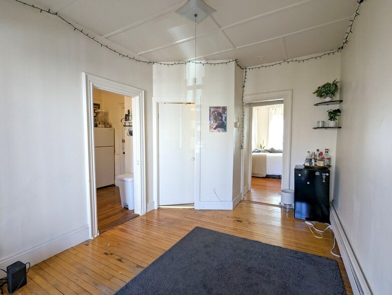 Building Photo - 8 Evergreen Sq