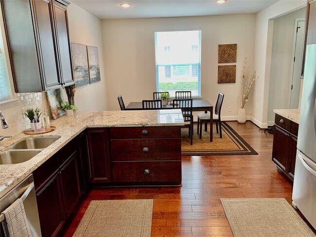 Building Photo - 25114 Glen Loch Dr